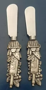 Juego de dos esparcidores de queso vintage tono plata de 5" - Imagen 1 de 3