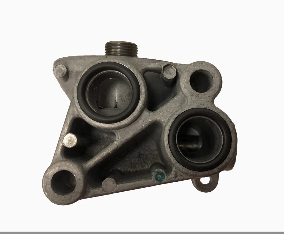 Carcasa adaptadora de filtro de aceite GM 12555007 OEM sin enfriador de aceite Cadillac 4,6 L 4,0 L Foto 1 de 4