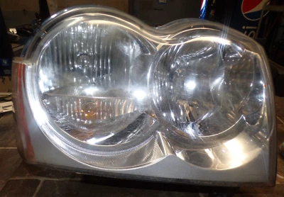 Jeep Grand Cherokee 2005-2007 luz del lado derecho del pasajero OEM Foto 1 de 4