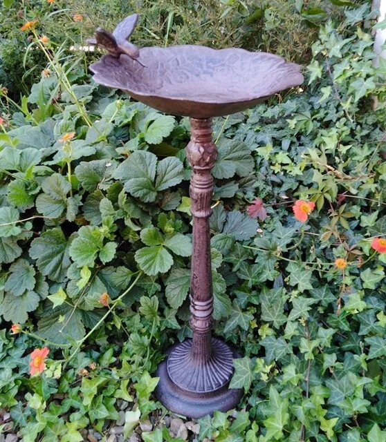 VOGELTRÄNKE ANTIK STIL GUSSEISEN VOGELBAD VOGEL GARTEN DEKO VINTAGE 59cm H. NEU - Bild 1 von 1