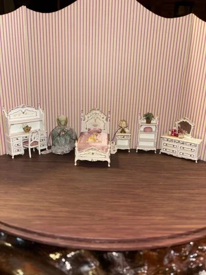Dollhouse Miniatures Bespaq 1:24 6 Piece Bedroom Set Plus 7 Additional Items - Image 1 of 4