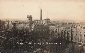 Postal LP45 Anamosa Iowa State Reformatory Prison RPPC - Imagen 1 de 2