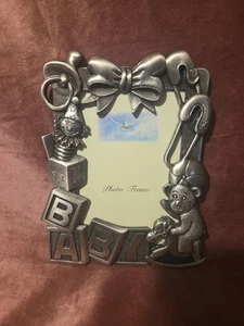 2001 Lefton Zinn Baby Bilderrahmen Schnuller Pins Jack In The Box Bär - Bild 1 von 3