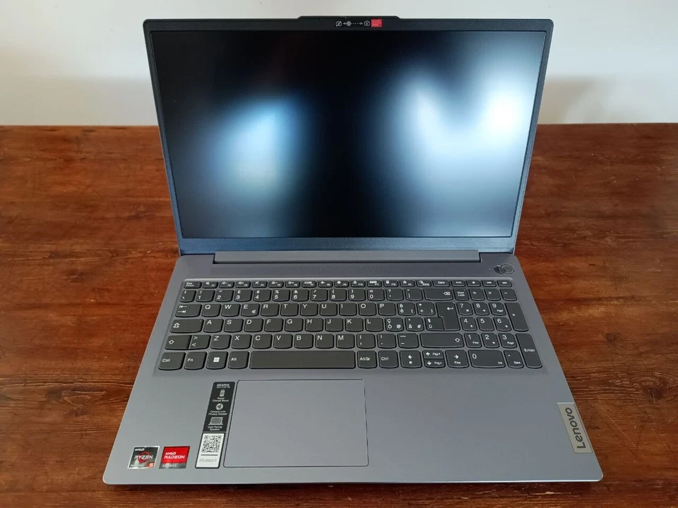 LENOVO IdeaPad Slim 3, 15,6 ", processore AMD Ryzen 5 7520U, 16 GB, 512 GB SSD - Immagine 1 di 4