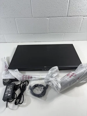 LG 32GQ750-B 32-inch Ultragear 4K UHD (LCD Damage) - Image 1 of 4