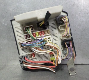 RENAULT MEGANE MK2 / SCENIC MK2 ENGINE BAY FUSE BOX + PLUG CONNECTORS 519157077 - Picture 1 of 4
