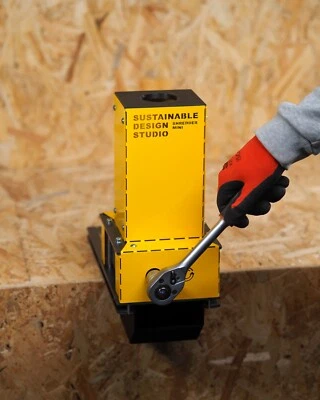 SUSTAINABLE DESIGN STUDIO Shredder Mini V2 - Hand Cranked Plastic & Can Shredder