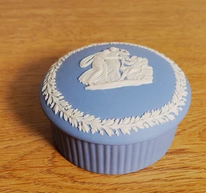 Vintage Wedgwood Blue Jasperware Round Trinket Box with Lid 2.5" wide pre-loved - Picture 1 of 4