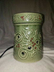 Scentsy Christmas Holiday Green Full Size Fragrance Wax Warmer W/Bulb - Picture 1 of 6