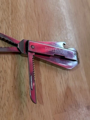 SWISS+TECH Micro Slim 9 en 1 Multiusos Bolsillo Multiherramienta Llavero Alicates Foto 1 de 4