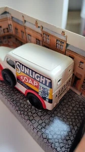 Corgi Classics 96863 scala 1/43 Ford Popular Van - sapone alla luce del sole nuovo con scatola - Foto 1 di 5