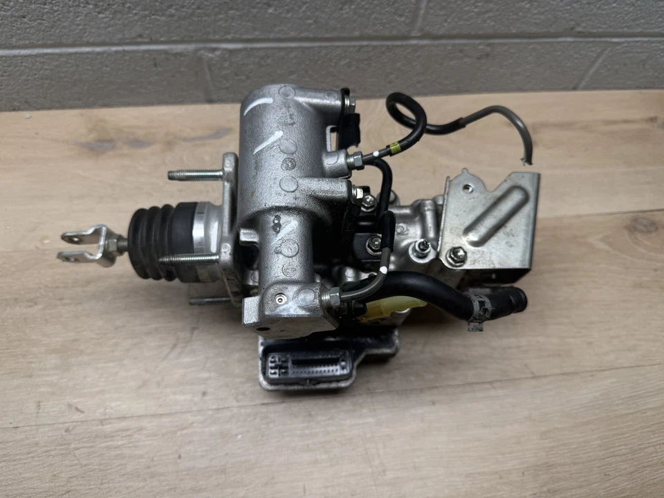 TOYOTA PRIUS HYBRID OEM 20102015 ABS BRAKE PUMP SYSTEM ANTI LOCK BOOSTER G2U Foto 1 de 4