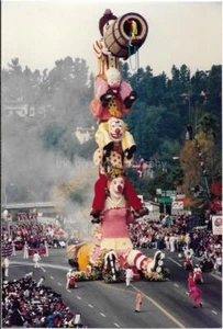 ROSE PARADE FLOAT Vintage FOUND PHOTOGRAPH Color ORIGINAL Snapshot 312 54 C - Picture 1 of 1