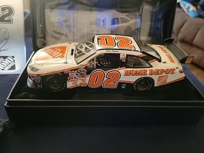 2008 Joey Logano #02 Home Depot Cuna de Novato NASCAR Diecast Escala 1:24 Autógrafo Foto 1 de 4