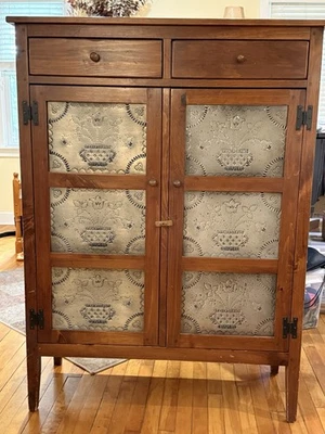 Винтажный 1990 ETHAN ALLEN высокий оловянная панель пирог сейф (только самовывоз - Айова-Сити), прекрасный! - Изображение 1 из 4