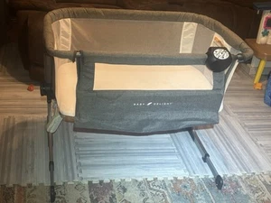 NEW Baby Delight Beside Me Dreamer Bassinet - Picture 1 of 5