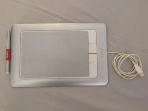 Wacom Bamboo Fun Cth-661 Medium Sized Drawing Tablet for PC And Mac - Picture 1 of 3