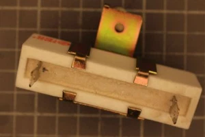 5 pezzi nuova resistenza ad alto carico 30W 82 Ohm 5% KWA30 - Foto 1 di 1
