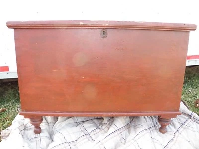 Antigua manta de lectura Pennsylvania David Rhein 52 W Penn St Pine cofre rojo viejo Foto 1 de 4