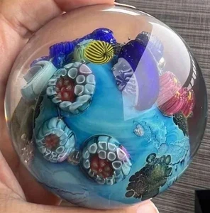 "Pisapapeles de vidrio Josh Simpson 3"" planeta habitado único en su clase" - Imagen 1 de 8