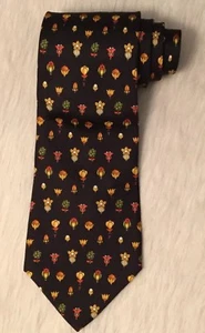 Corbata de seda para hombre SALVATORE FERRAGAMO negra con varias flores! ITALIA - Imagen 1 de 5