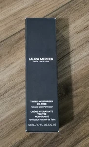 Crema hidratante tintada Laura Mercier piel perfecta sin aceite - 2W1 natural - 1,7 oz (50 ml) - Imagen 1 de 5