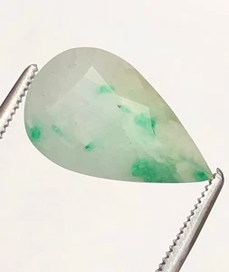 4.35 Carat Stunning Natural Quartz with Emerald inclusion Gemstone From Pakistan - Picture 1 of 8