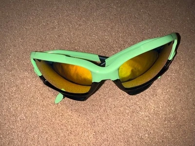 Occhiali da sole Oakley JAWBONE montatura verde/nero con custodia e panno usati - Immagine 1 di 4