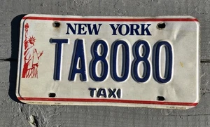 Placa de licencia de taxi estilo Liberty TA 8080 rara de Nueva York - Imagen 1 de 2