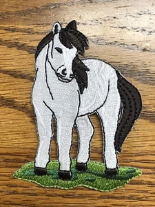 #4139 3 1/8" White Horse Embroidery Iron On Applique Patch - Picture 1 of 1