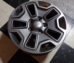Jeep Wrangler Rubicon 17"x7.5 Factory OEM Wheel 2013-2018 Machined/Charcoal Rim - Picture 1 of 8