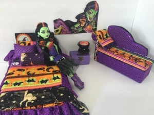 Monster High furniture Bedroom set:Casta Fierce Bed,sofa,lamp,wood Box - Picture 1 of 12