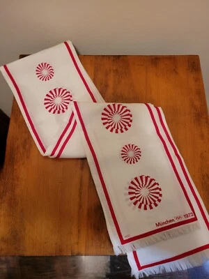 Cachecol de faixa olímpica oficial de Munique 1972 Jogos Olímpicos Munchen ACO vermelho e branco - Imagem 1 de 3