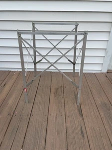 Soporte alto plegable Coleman vintage para estufa de campamento y refrigerador - Imagen 1 de 9