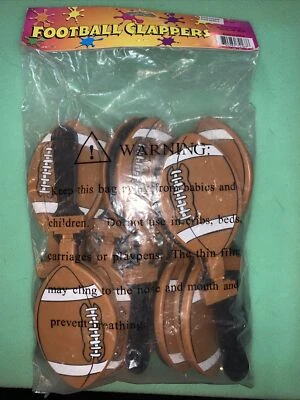 Juego de 12 aplausos de plástico para fiestas de fútbol de 7,5" Foto 1 de 4