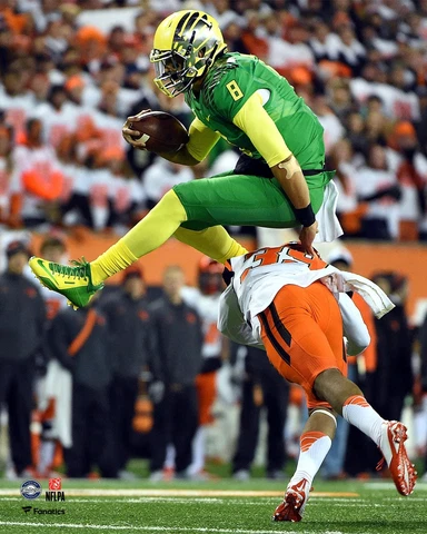 Marcus Mariota Oregon Ducks Unsigned Hurdle 8" x 10" Photo - Fanatics Cover