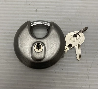 Candado redondo de acero inoxidable de carburo de barón de 2,5" con 2 llaves. Funciona muy bien Foto 1 de 4