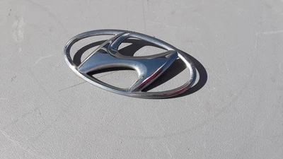 2007-2011 Hyundai Accent GS 2 portas tampa traseira emblema logotipo fabricante de equipamento original - Imagem 1 de 4