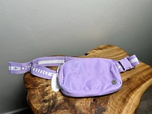 LifeVantage Mind + Body Lavendel Gürteltasche Bauchtasche Neu mit Etikett verstellbarer Riemen - Bild 1 von 8