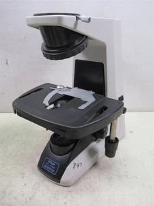 Corpo microscopio Nikon Eclipse E200 con stadio meccanico senza obiettivi - Foto 1 di 16