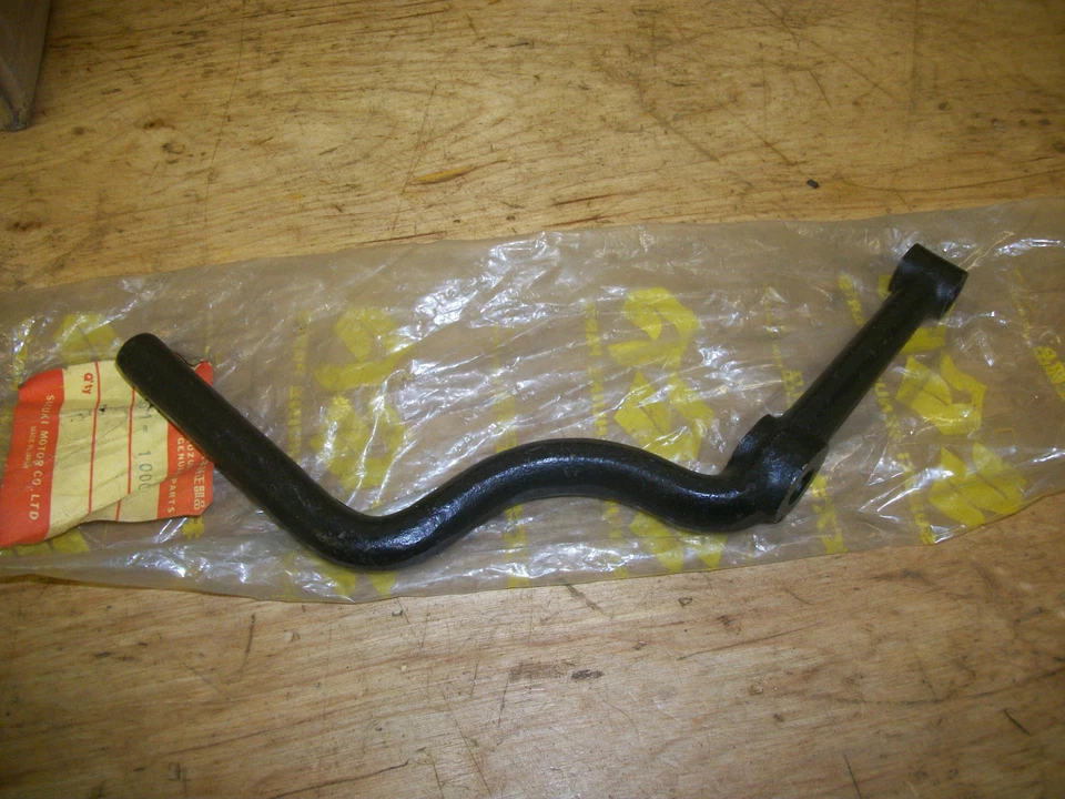 REPOSAPIÉS DELANTERO DERECHO NUEVO SUZUKI GT250 T250 T305 T350 TC305 ESTRIBO BARRA Foto 1 de 1