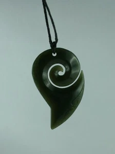 Maori Jade Carving Koru aus Neuseeland - Bild 1 von 4