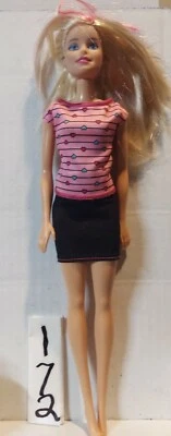 Mattel Barbie 2015 traje de cabello rubio único en su clase raya de cabello rosa Foto 1 de 4