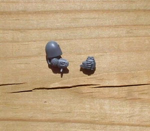 40K Space Marines Primaris Eradicators Sgt Arm Reloading Fuel Canister Arm Bits - Picture 1 of 1