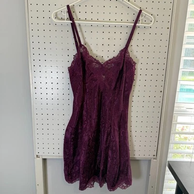 Camisola Victoria's Secret Etiqueta Dorada Mujer Pequeña Púrpura Floral Encaje Borde De Colección Foto 1 de 4