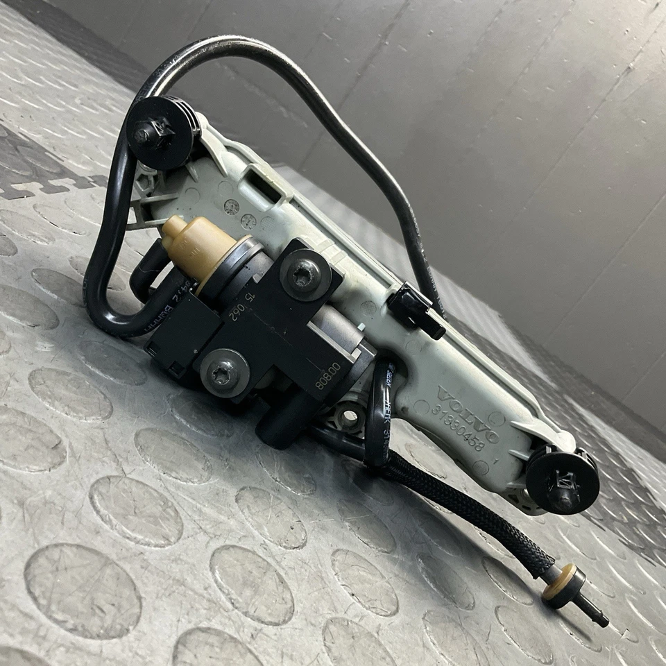 2011-2016 Volvo S60 2.0 Liter Vacuum Tank Regulator Reservoir Assembly OEM - Image 1 of 4