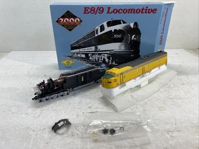 Proto 2000 Limited Edition HO Scale 8700 Milwaukee E8/E9 33 Nice W/Box - Image 1 of 4