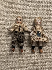 Paar antike 1,5" Hertwig Vollbiskuit Puppen orig Kleidung Puppenhaus Miniaturen - Bild 1 von 6