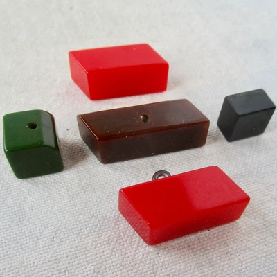 Surtido de 5 botones de baquelita, rojo, marrón, negro, verde Foto 1 de 3
