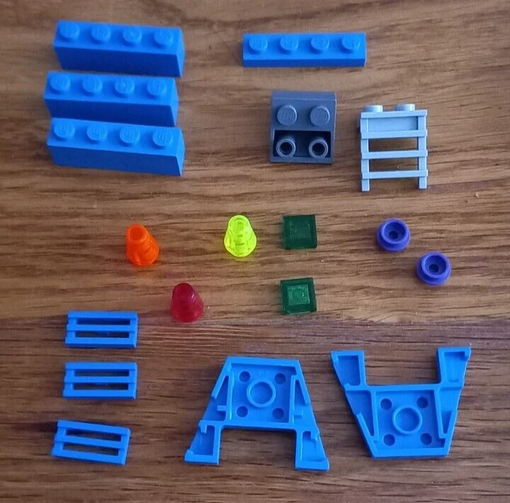 Lego Parts for Set #7066-1 Space Alien Conquest - Earth Defense HQ - spare parts - Image 1 of 1